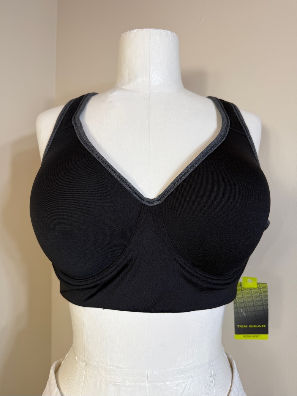🏷️NWT TEK Gear Black Bra Sewn In Padding Sport’s Bra Activewear “Medium Impact”